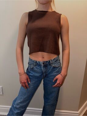 Sleeveless Ribbed Crop Top - Brown